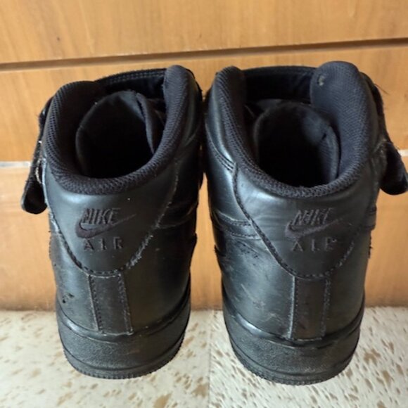 Pre-Loved Nike Men's Air Force 1 Mid '07 Triple Black Leather High Tops - Size 9 - Picture 4 of 11